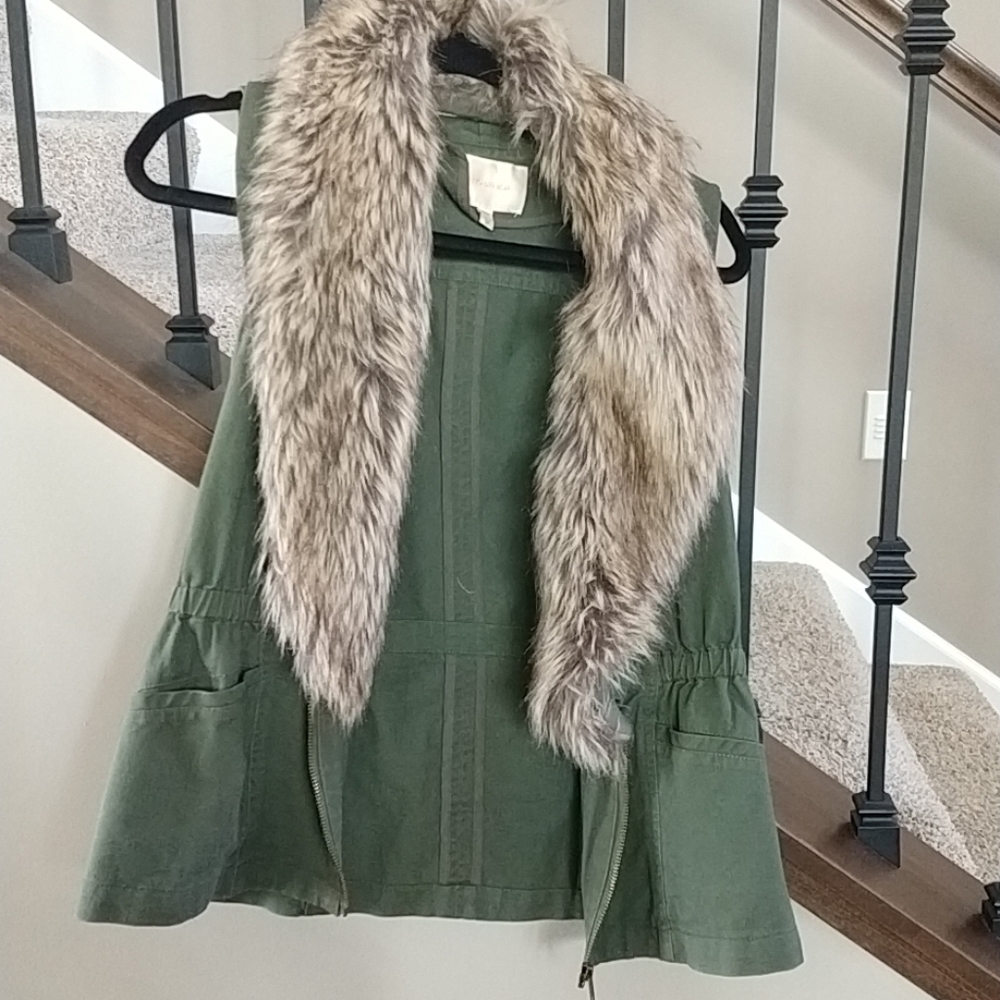 "Skies are Blue" Army Green Vest